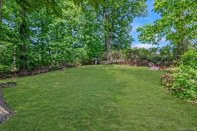 Welcome to your new home. This magnificent custom-built brick - photo 24