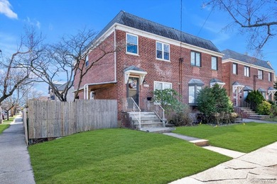 Welcome to this classic, all-brick semi-attached townhouse in - photo 25