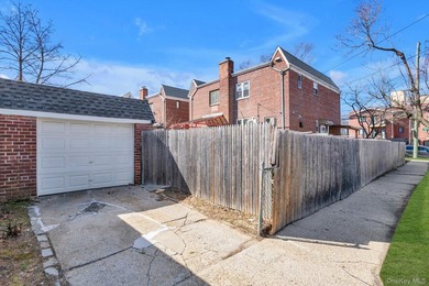 Welcome to this classic, all-brick semi-attached townhouse in - photo 26
