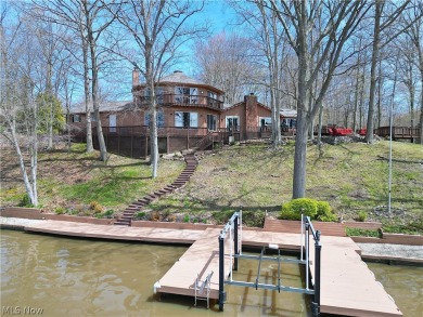 Lake Roaming Rock Home For Sale in Roaming Shores Ohio