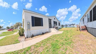 This 2002 double-wide manufactured home offers 3 bedrooms and 2 - photo 4