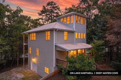 LAKE HARTWELL LIVING WITH ROOM TO MAKE IT YOUR OWN. Set in a - photo 1