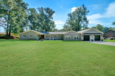 Lake Home For Sale in Ninety Six, South Carolina
