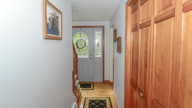 Welcome to this well-maintained Colonial-style home offering 3 - photo 13