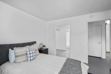 Light and bright, this move-in ready unit is filled with natural - photo 14
