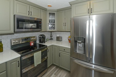 Welcome to this well-maintained Colonial-style home offering 3 - photo 16