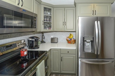 Welcome to this well-maintained Colonial-style home offering 3 - photo 17