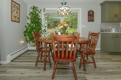 Welcome to this well-maintained Colonial-style home offering 3 - photo 19