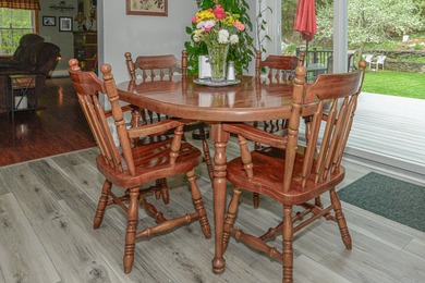 Welcome to this well-maintained Colonial-style home offering 3 - photo 20
