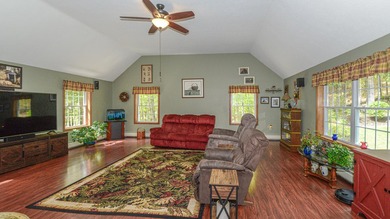 Welcome to this well-maintained Colonial-style home offering 3 - photo 21