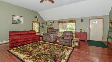 Welcome to this well-maintained Colonial-style home offering 3 - photo 22