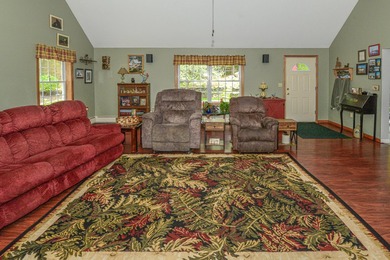 Welcome to this well-maintained Colonial-style home offering 3 - photo 23