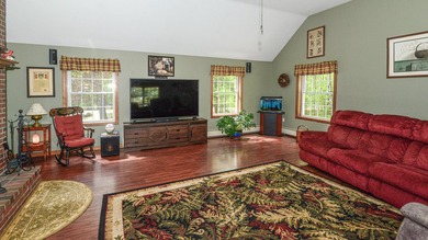 Welcome to this well-maintained Colonial-style home offering 3 - photo 24