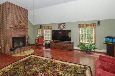 Welcome to this well-maintained Colonial-style home offering 3 - photo 25