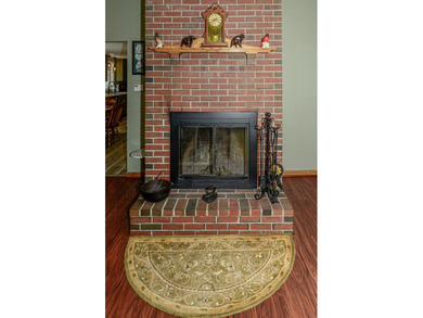 Welcome to this well-maintained Colonial-style home offering 3 - photo 27