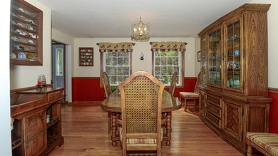Welcome to this well-maintained Colonial-style home offering 3 - photo 29