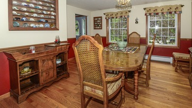 Welcome to this well-maintained Colonial-style home offering 3 - photo 32