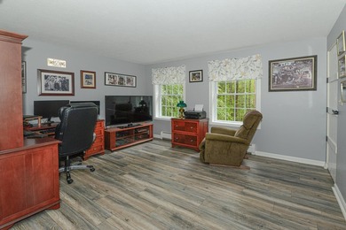 Welcome to this well-maintained Colonial-style home offering 3 - photo 34