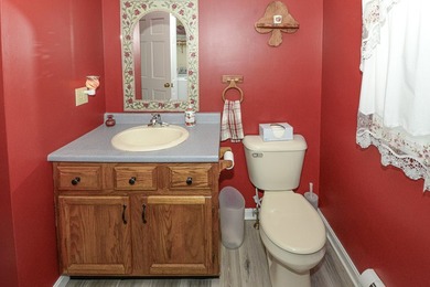 Welcome to this well-maintained Colonial-style home offering 3 - photo 37