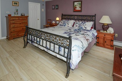 Welcome to this well-maintained Colonial-style home offering 3 - photo 42