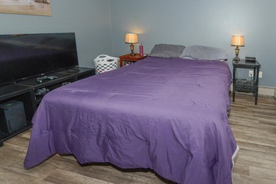 Welcome to this well-maintained Colonial-style home offering 3 - photo 49
