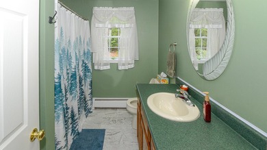 Welcome to this well-maintained Colonial-style home offering 3 - photo 50