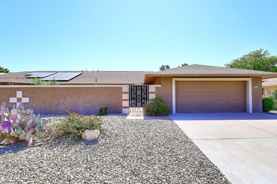 This beautiful, well-maintained 2-bedroom home with an office - photo 1