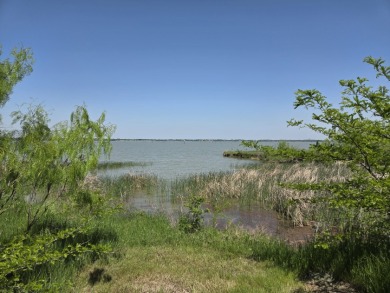 1.6 Acres in Lakeshore Subdivision on Richland Chambers - Lake Lot For Sale in Corsicana, Texas