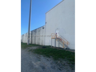 Welcome to Allapattah! This former ice factory w/a combined 15 - photo 11
