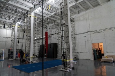Welcome to Allapattah! This former ice factory w/a combined 15 - photo 14