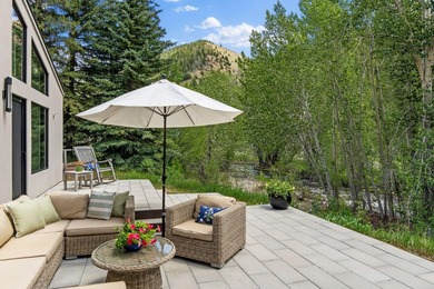 Extraordinary private riverfront retreat on 1.76 acres with - photo 2