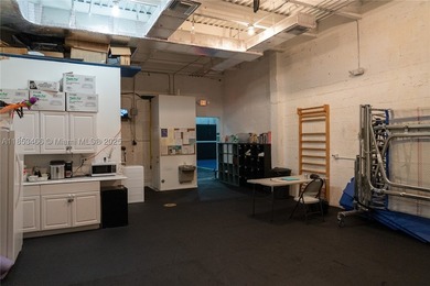 Welcome to Allapattah! This former ice factory w/a combined 15 - photo 24