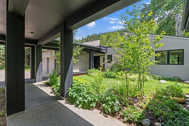 Extraordinary private riverfront retreat on 1.76 acres with - photo 4