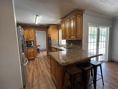 Spacious 3-Bedroom Pool Home in Desirable La Mancha - No HOA! - photo 11