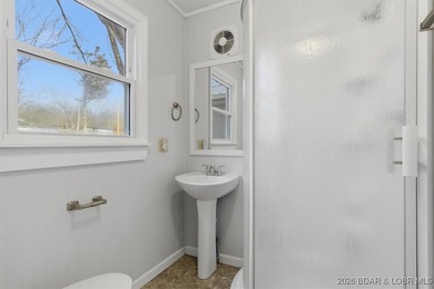 Beautiful FULLY remodeled 2 bedroom 2 bathroom 2nd tier lake - photo 12
