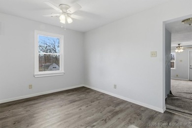 Beautiful FULLY remodeled 2 bedroom 2 bathroom 2nd tier lake - photo 13