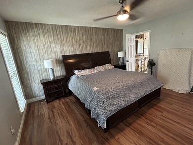 Spacious 3-Bedroom Pool Home in Desirable La Mancha - No HOA! - photo 13