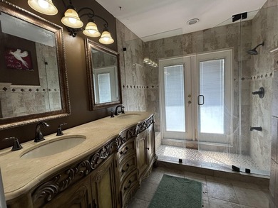 Spacious 3-Bedroom Pool Home in Desirable La Mancha - No HOA! - photo 14