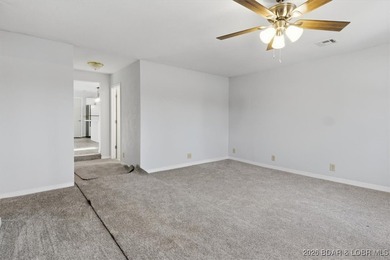 Beautiful FULLY remodeled 2 bedroom 2 bathroom 2nd tier lake - photo 15