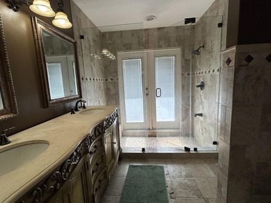 Spacious 3-Bedroom Pool Home in Desirable La Mancha - No HOA! - photo 15