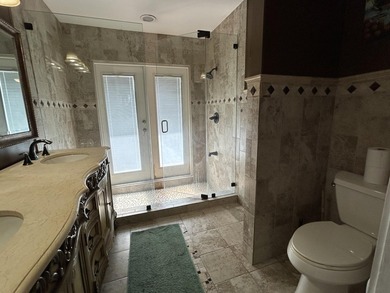 Spacious 3-Bedroom Pool Home in Desirable La Mancha - No HOA! - photo 16