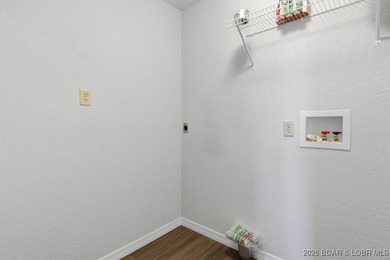 Beautiful FULLY remodeled 2 bedroom 2 bathroom 2nd tier lake - photo 17