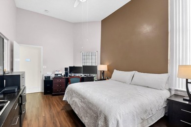 Welcome to a beautifully reimagined lakefront Turnkey home. This - photo 18
