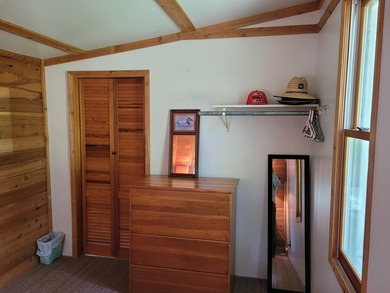 Rainy Lake. Amazingly charming 2 bedroom Keyes Island cabin on - photo 22