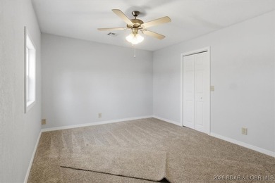 Beautiful FULLY remodeled 2 bedroom 2 bathroom 2nd tier lake - photo 24