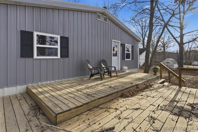 Beautiful FULLY remodeled 2 bedroom 2 bathroom 2nd tier lake - photo 27