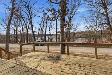 Beautiful FULLY remodeled 2 bedroom 2 bathroom 2nd tier lake - photo 28