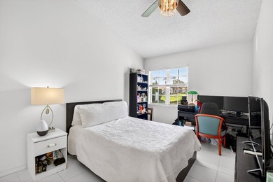 Welcome to a beautifully reimagined lakefront Turnkey home. This - photo 28