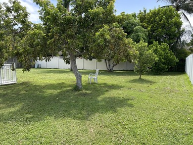 Spacious 3-Bedroom Pool Home in Desirable La Mancha - No HOA! - photo 31