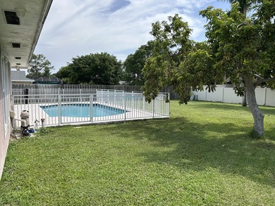 Spacious 3-Bedroom Pool Home in Desirable La Mancha - No HOA! - photo 32